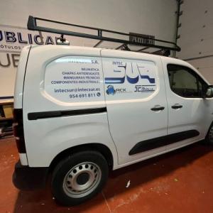 Rotulaci&oacute;n de furgoneta en impresi&oacute;n digital para Intecsur, Dos Hermanas Sevilla.