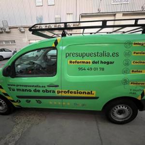 Rotulación de furgoneta en integral de Reanult Kangoo, con vinilos fundidos para Presupuestalia en Sevilla.