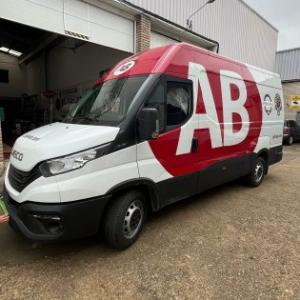 Rotulaci&oacute;n de furgoneta en vinilo fundido. Para Caf&eacute; AB Sevilla.