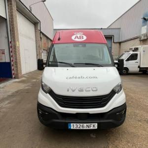 Rotulaci&oacute;n de furgoneta en vinilo fundido. Para Caf&eacute; AB Sevilla.