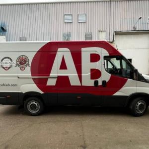 Rotulaci&oacute;n de furgoneta en vinilo fundido. Para Caf&eacute; AB Sevilla.