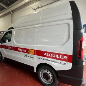 Rotulación de furgoneta en vinilos de corte para Alayan en Sevilla.