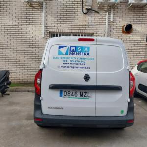 Rotulaci&oacute;n de furgoneta en vinilos de corte para Mansera en Dos Hermanas Sevilla.