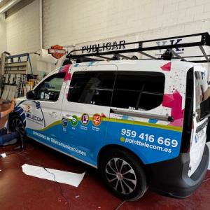 Rotulaci&oacute;n integral de furgoneta con vinilos fundidos en impresi&oacute;n digital. Point Telecom Sevilla