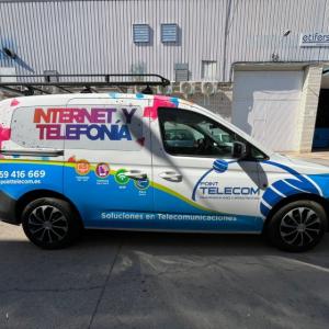 Rotulaci&oacute;n integral de furgoneta con vinilos fundidos en impresi&oacute;n digital. Point Telecom Sevilla