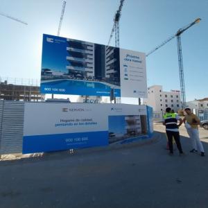 Rotulaci&oacute;n de vallado para Inmocaixa en Sevilla.