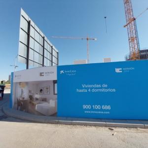 Rotulaci&oacute;n de vallado para Inmocaixa en Sevilla.