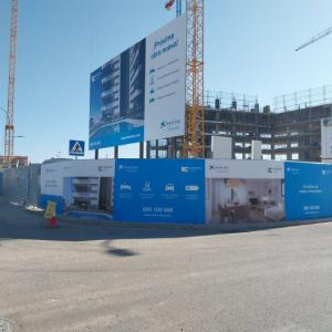 Rotulaci&oacute;n de vallado para Inmocaixa en Sevilla.