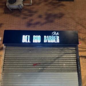 Rótulo caja corpórea luminosa con frente calado para Barber Sevilla.