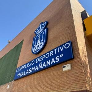 Rótulo caja corpórea luminosa con frente en metacrilato para Centro Deportivo Malasmañanas en Alaclá de Guadaira Sevilla.
