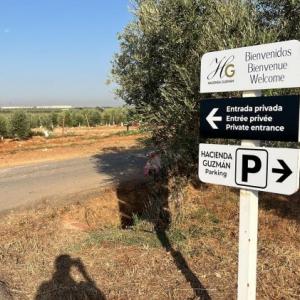 R&oacute;tulo cartel indicador de finca para Acesur en Sevilla.