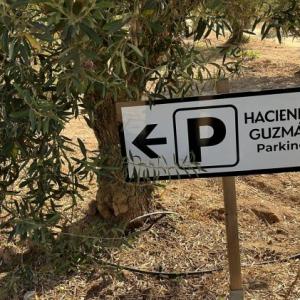 R&oacute;tulo cartel indicador de finca para Acesur en Sevilla.