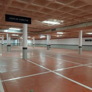 R&oacute;tulo cartel indicador para centro comercial en Alacal&aacute; de Guadaira Sevilla.