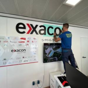 R&oacute;tulo recortado en PVC y lacado para Exxacon Entren&uacute;cleos Dos Hermanas Sevilla.