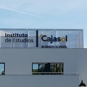 R&oacute;tulos en letras corp&oacute;reas iluminadas con led, Instituto Cajasol. Trabajo para el Grupo Recio en Sevilla.