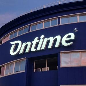 R&oacute;tulos en letras corp&oacute;reas iluminadas con led, Ontime. Trabajo para el Spal Servicios en Sevilla.