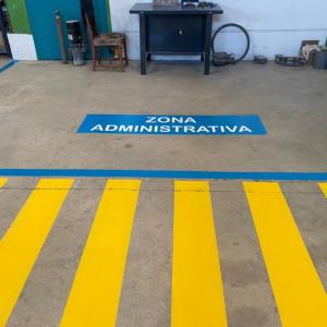 Se&ntilde;alizaci&oacute;n de suelo para fabrica de Domar en Sevilla.