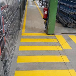 Se&ntilde;alizaci&oacute;n de suelo para fabrica de Domar en Sevilla.