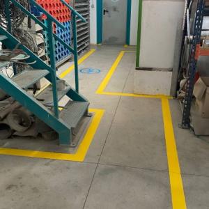 Se&ntilde;alizaci&oacute;n de suelo para fabrica de Domar en Sevilla.
