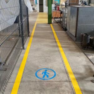 Se&ntilde;alizaci&oacute;n de suelo para fabrica de Domar en Sevilla.
