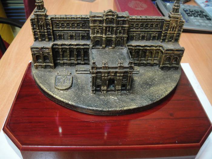 Capitanía General Sevilla, Edificio Plaza de España. Trofeo en 3D en resina.