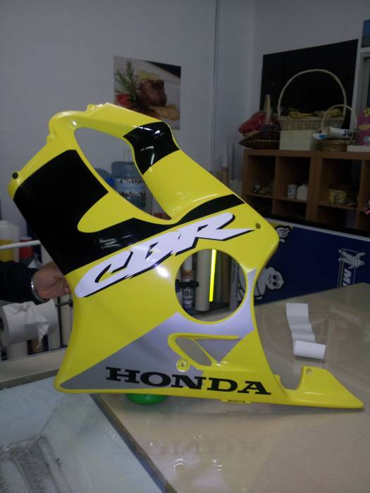 Carenado de Onda CBR 600, rotulación integral con vinilos de fundición. Sevilla