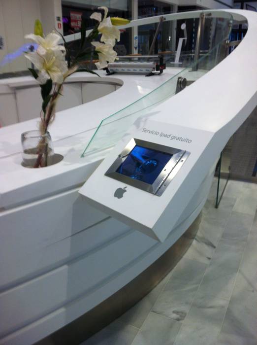 Centro Comercial El Faro Badajoz, Tapa protectora acero inoxidable de 3 mm para IPAD