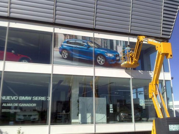 Rotulación de vinilos en impresión digital laminado. San Pablo Motor BMW Sevilla