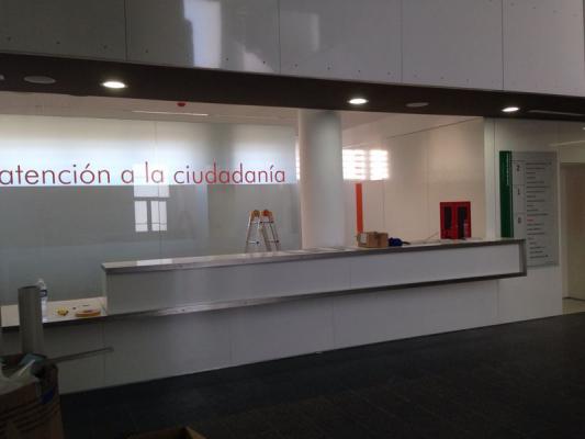 Rótulo cartel con rotulación Ambulatorio Torreblanca Sevilla