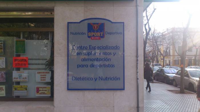 Rótulo cartel con rotulación Nutrición Deportiva Sport Élite, Sevilla