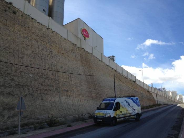 Rótulo cartel corpóreo. La Pedriza, fábrica de Carboneras Almería