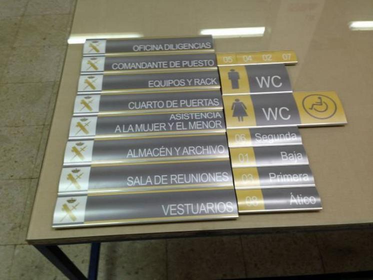 Rótulo Cartel Cuartel de la Guardia Civil de Castiblanco de los Arroyos Sevilla 