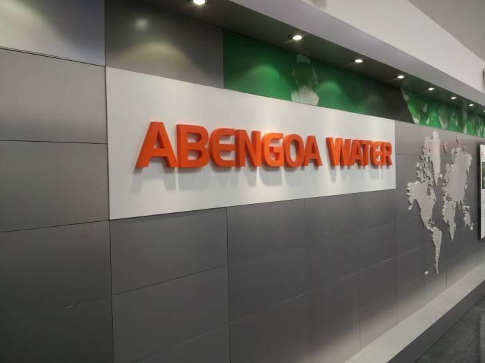 Rótulo cartel letras corpóreas. Abengoa Water, Instalaciones I+D+I de Fuente del Rey Dos Hermanas Sevilla