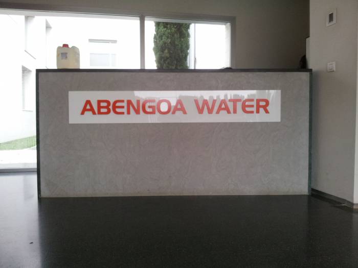 Rótulo cartel letras corpóreas. Abengoa Water, Instalaciones I+D+I de Fuente del Rey Dos Hermanas Sevilla