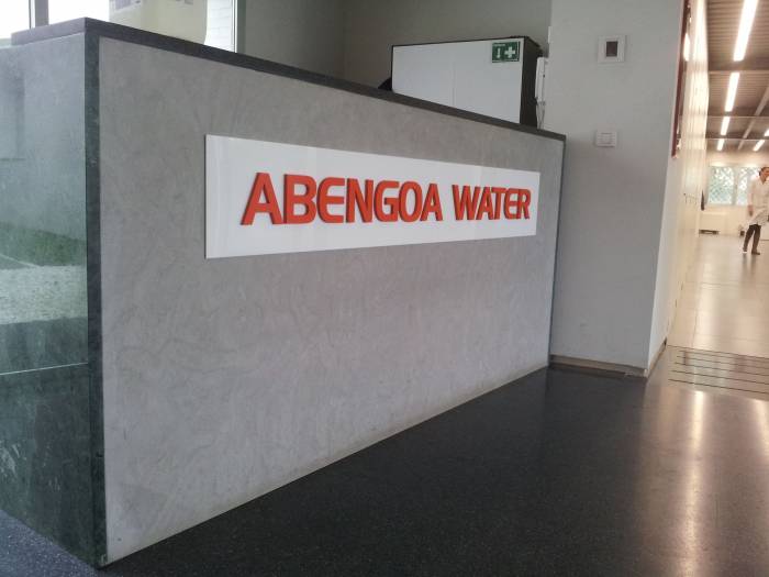 Rótulo cartel letras corpóreas. Abengoa Water, Instalaciones I+D+I de Fuente del Rey Dos Hermanas Sevilla