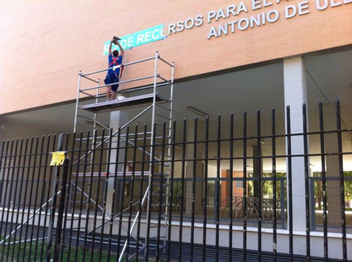 Rótulo cartel letras corpóreas. Universidad de Sevilla, Edificio para el aprendizaje y la innovación Antonio de Ulloa.