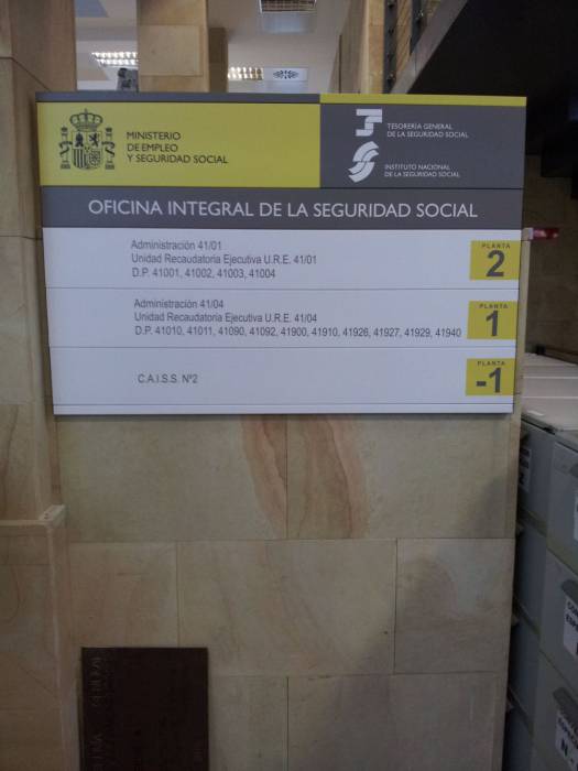 Rótulo Cartel Oficinas de la Seguridad Social de la C/ Niebla en Sevilla. Trabajos realizados para Silva y Vilches.