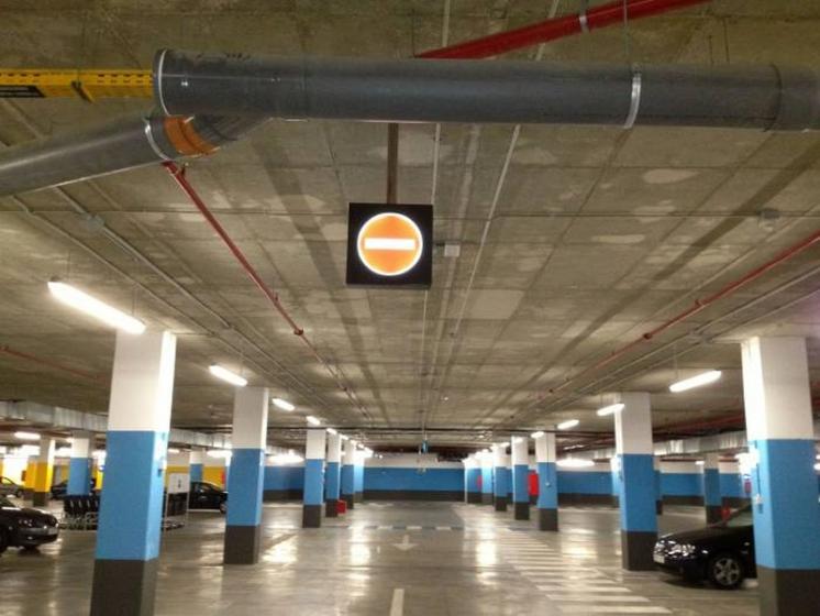 Rótulo cartel Parking Centro Comercial El Faro Badajoz. Trabajos realizados para Acciona Facility Services.