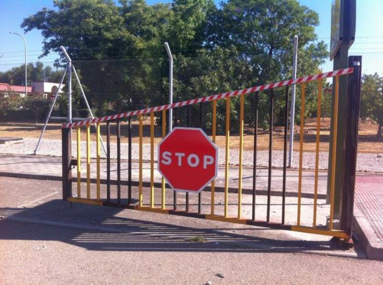 Rótulo cartel Seguridad Vial, Polígono de La Isla Dos Hermanas Sevilla. 