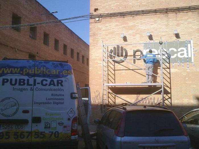 Rótulo Letras corpóreas en acero inoxidable. Prescal Polig. Ind Hitasa Sevilla