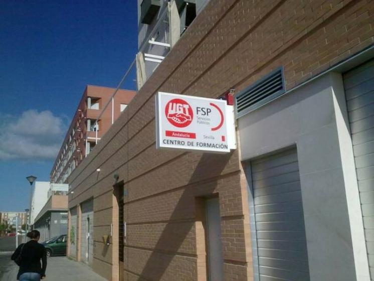 Rótulo luminoso Banderola. Centro de Formación de UGT San Jerónimo Sevilla. Realizado para TGM
