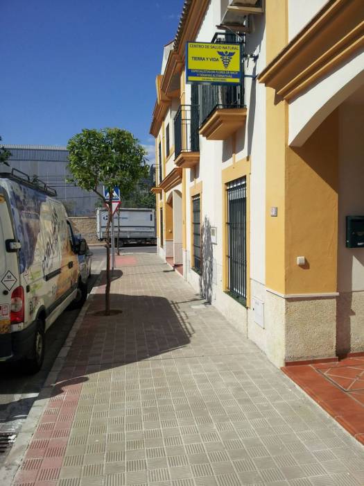 Rótulo luminoso Banderola. Centro de Salud Natural, Tierra y Vida, Dos Hermanas Sevilla