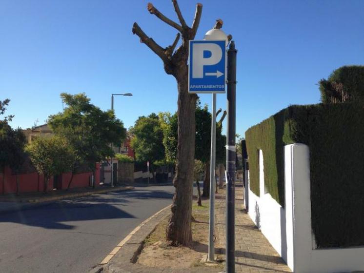 Rótulo luminoso Banderola. Parking Hotel Turístico Simón Verde, Sevilla