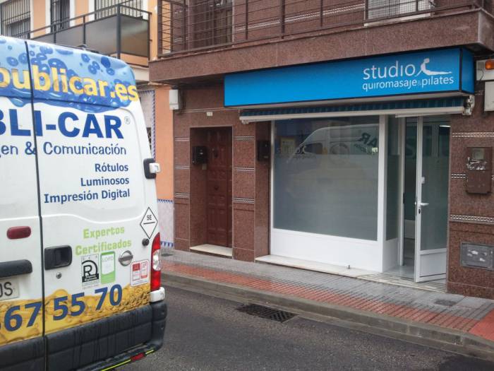 Rótulo luminoso. Estudio, Quiromasaje & Pilates Dos Hermanas Sevilla