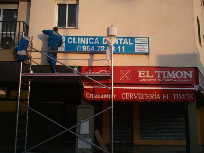 Rótulo luminoso. Eurodental, Dos Hermanas Sevilla