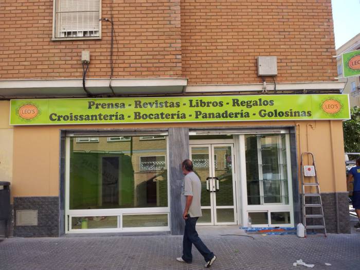 Rótulo luminoso. Leo s, Bami Sevilla