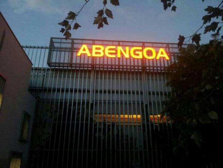 Rótulo luminoso en letras corpóreas iluminadas con led. Abengoa Sevilla