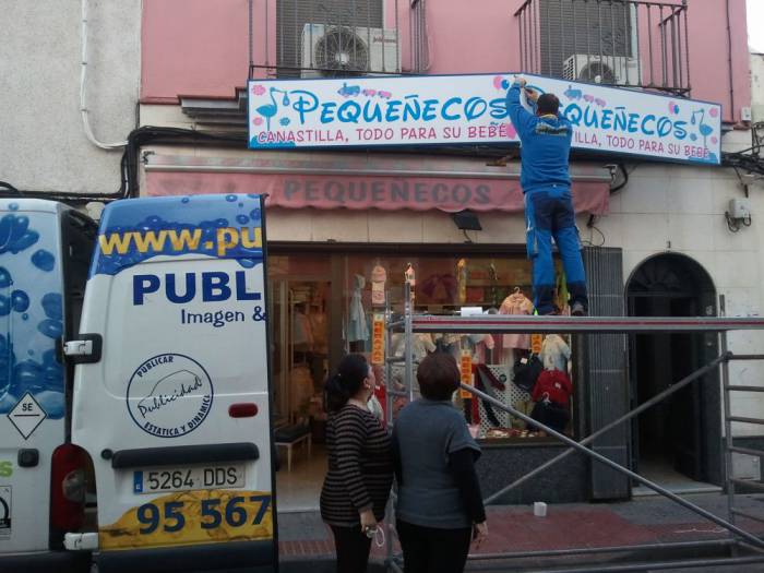 Rótulo luminoso. Pequeñecos, Dos Hermanas Sevilla