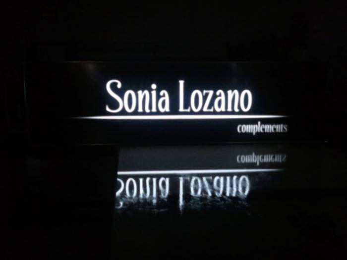 Rótulo luminoso. Sonia Lozano, Plaza del Salvador Sevilla