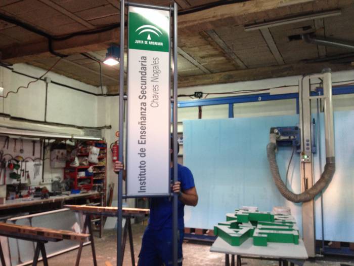 Totem Junta de Andalucía, Colegio Sevilla Este Chávez Nogales